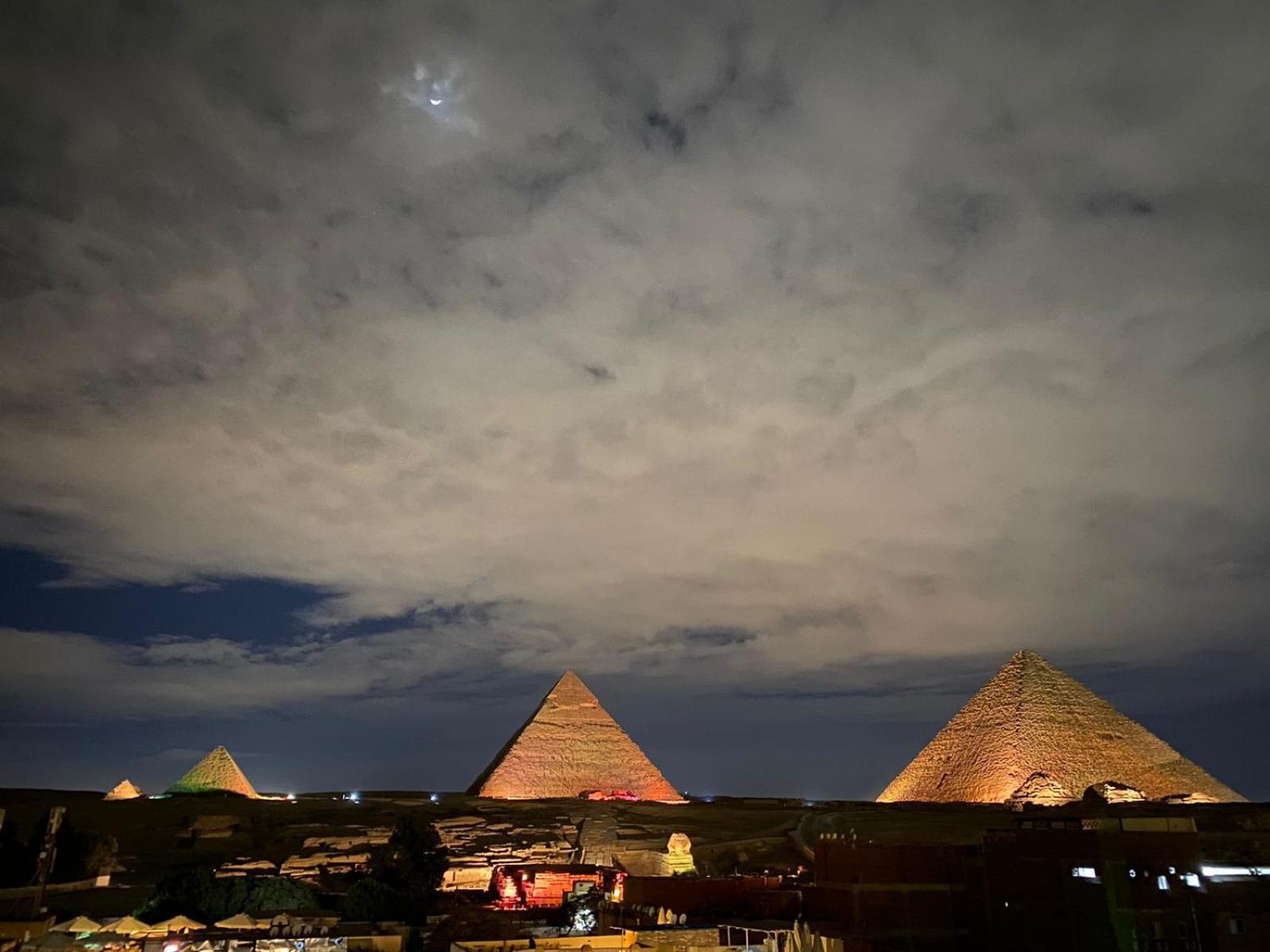 Pyramid Veiw Le Caire