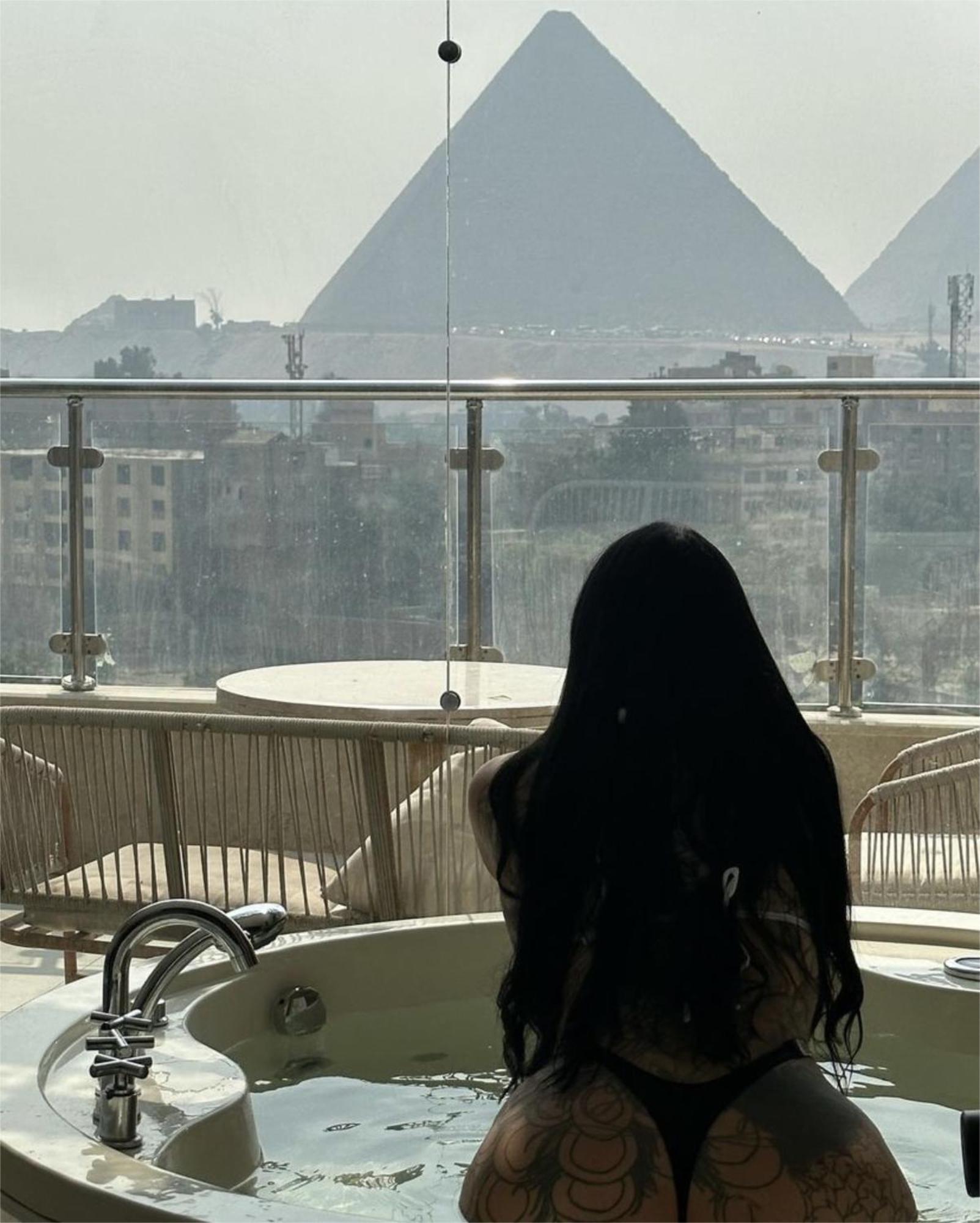 Pyramid Veiw Le Caire